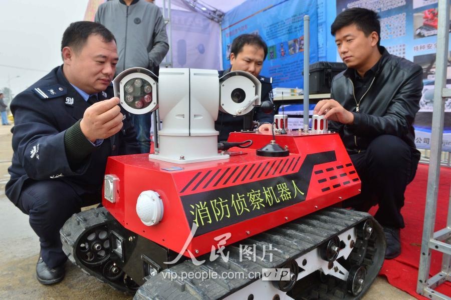 北京凌天攜消防滅火機器人、偵查機器人助力人全國?；窇本仍?/></a></dt>
                    <dd class=