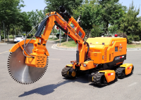 RXR-JM200GD消防破拆救援機(jī)器人 （4履帶、破拆機(jī)械臂、80國產(chǎn)消防水炮）