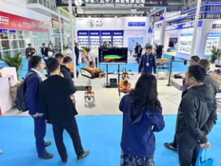 【消防機(jī)器狗系列亮相石油展】北京凌天滅火四足機(jī)器狗、偵察四足機(jī)器狗、運(yùn)輸四足機(jī)器狗、消防系留滅火無(wú)人機(jī)等重點(diǎn)裝備亮相展會(huì)！